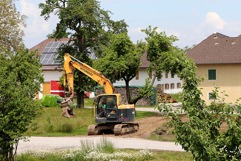 Erdarbeiten und Baggerarbeiten Elezi Gartenbau AG